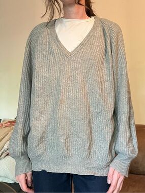 Ashley’s Made In Italy Cashmere Gray Ribbed V-Neck Sweater